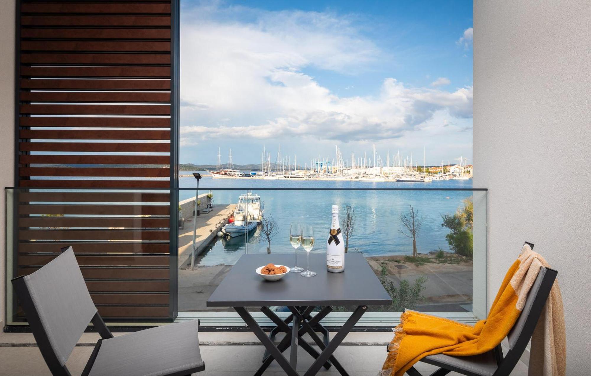 Amazing Apartment In Betina With Kitchen エクステリア 写真